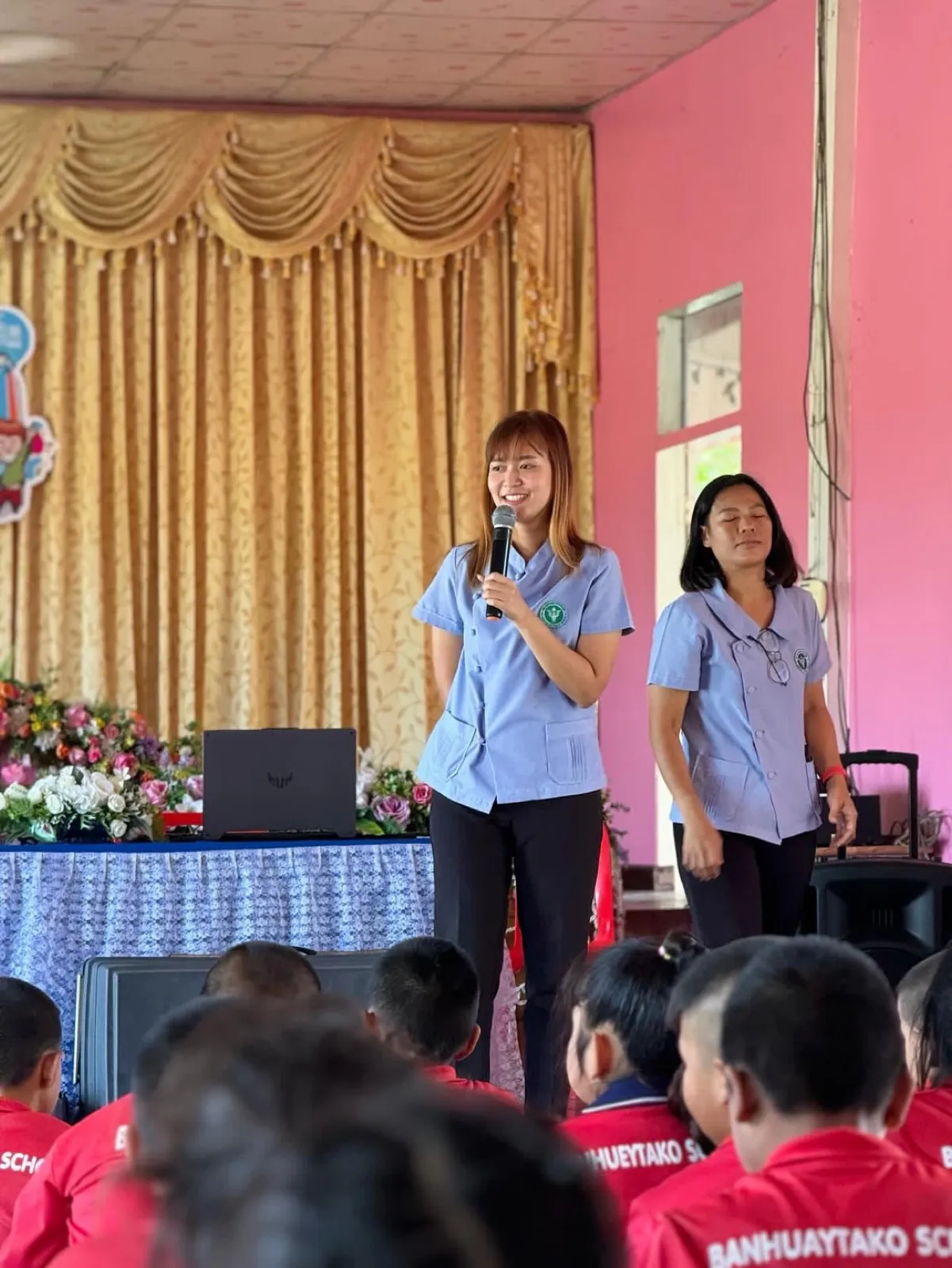 A practitioner speaking to schoolchildren at a health talk