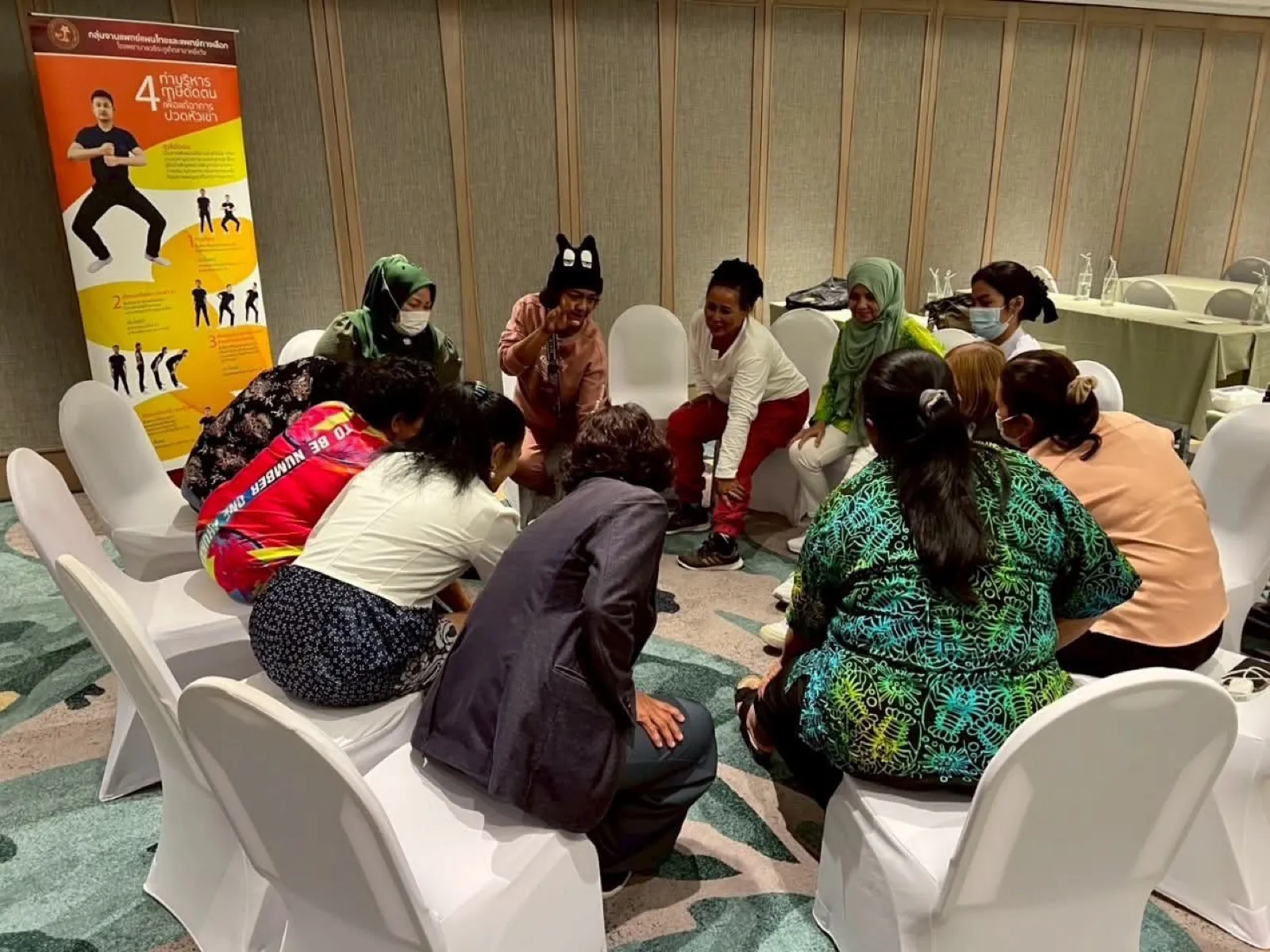 A hands-on workshop on caring for knee pain