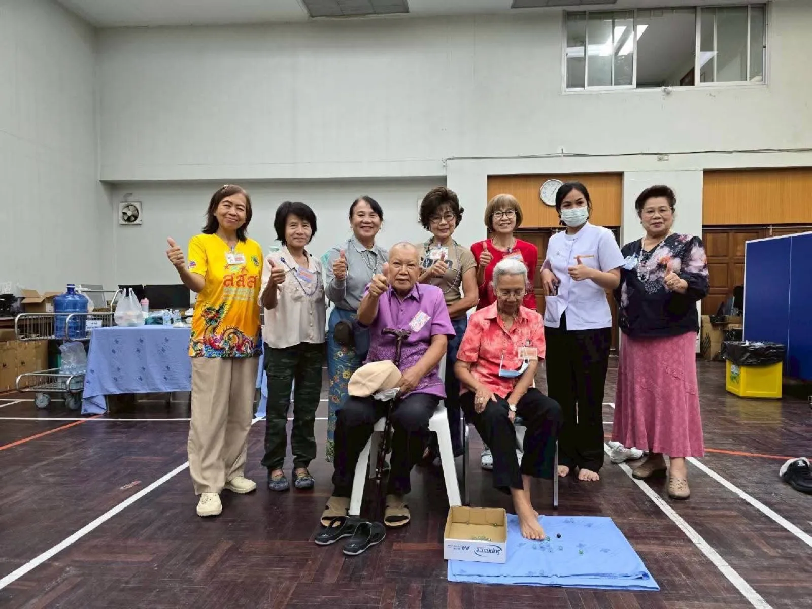 A group photograph with older adults after a health activity