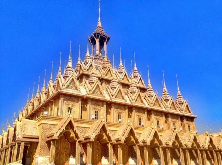 The Kanchanaphisek Golden Castle — Wat Tha Sung